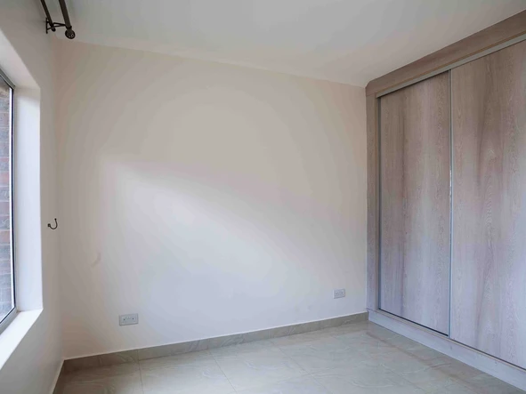 4 Bedroom Flat & Apartment