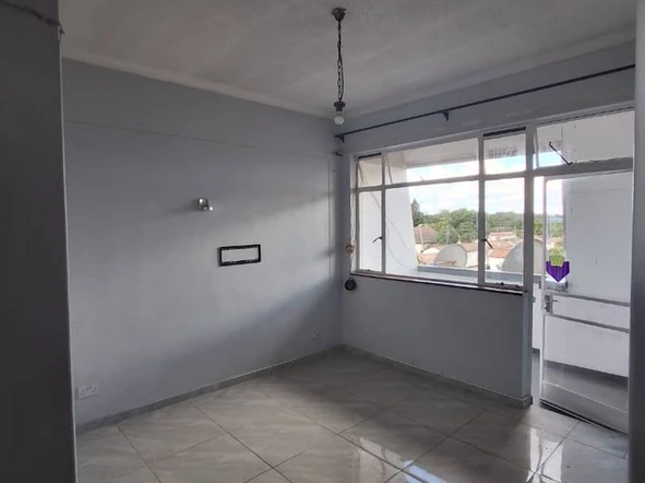 2 Bedroom Flat & Apartment