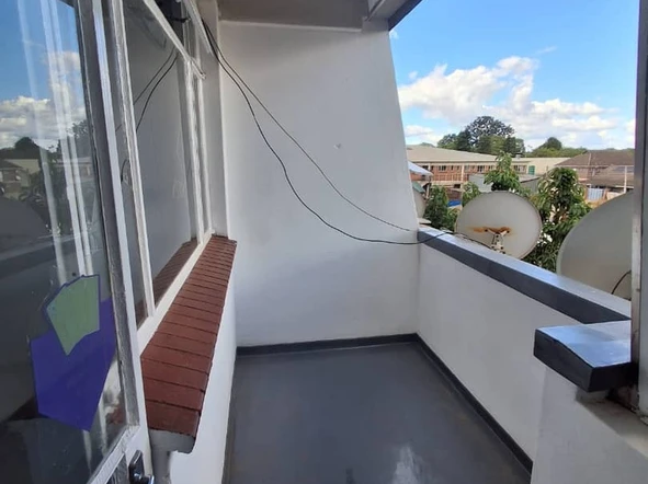 2 Bedroom Flat & Apartment