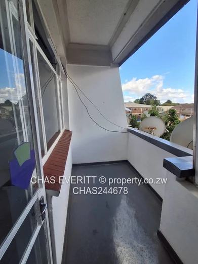 2 Bed Flat  To Let in Eastlea