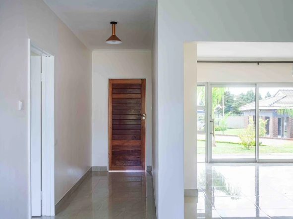 4 Bedroom Flat & Apartment