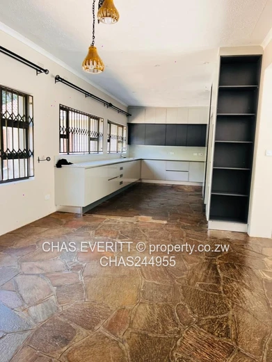 6 Bedroom House To Rent in Greendale