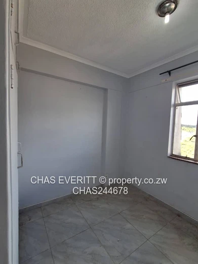 2 Bed Flat  To Let in Eastlea