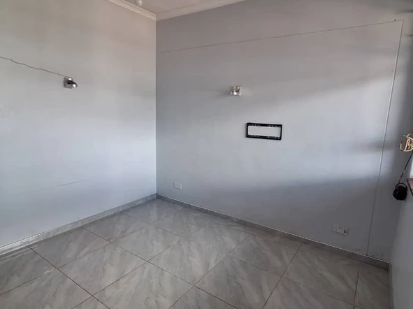 2 Bedroom Flat & Apartment