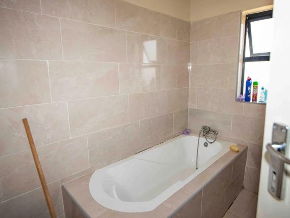 3 Bedroom Flat & Apartment