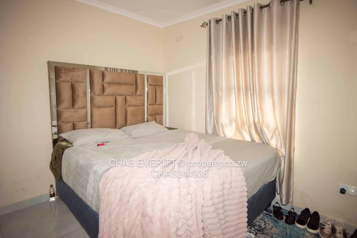 3 bedroom garden flat for sale in Marlborough 