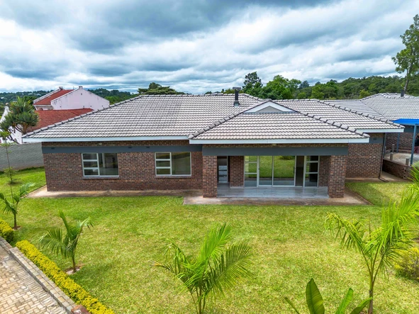 4 Bedroom Flat & Apartment