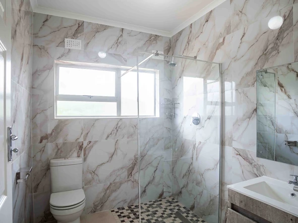 4 Bedroom Flat & Apartment