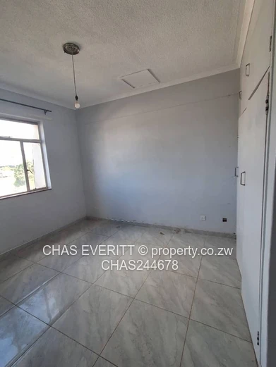 2 Bed Flat  To Let in Eastlea