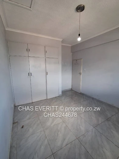 2 Bed Flat  To Let in Eastlea