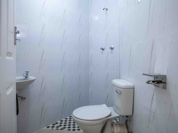 4 Bedroom Flat & Apartment