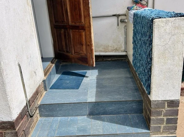 2 Bedroom Flat & Apartment