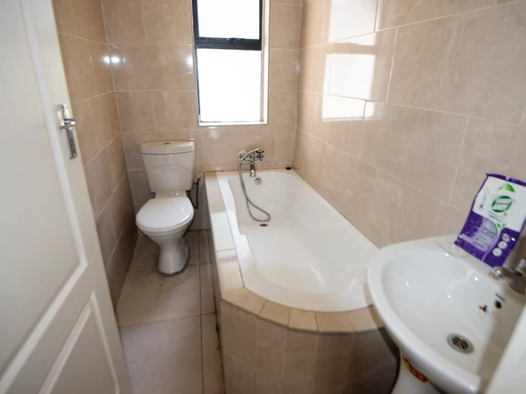 3 Bedroom Flat & Apartment