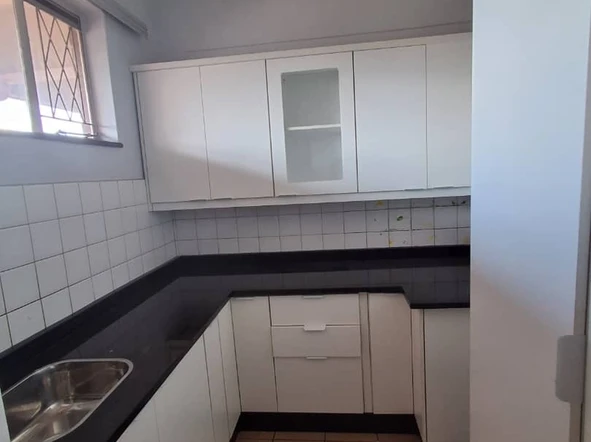 2 Bedroom Flat & Apartment