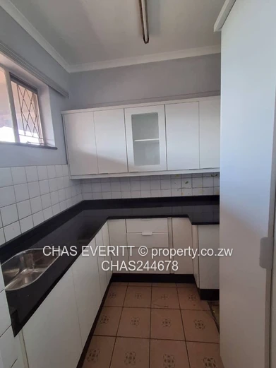 2 Bed Flat  To Let in Eastlea