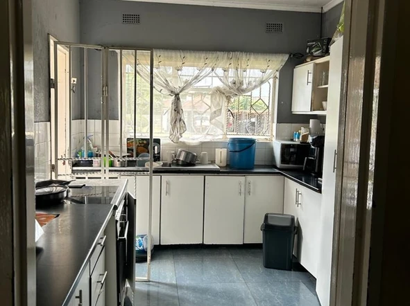 2 Bedroom Flat & Apartment