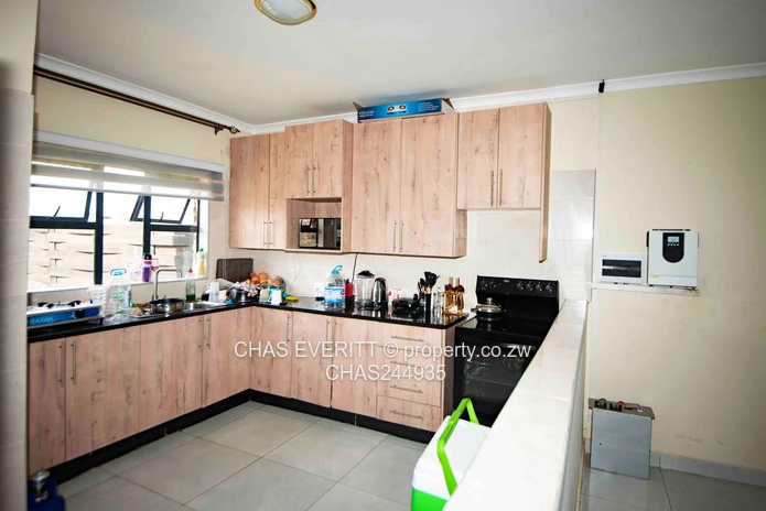 3 bedroom garden flat for sale in Marlborough 