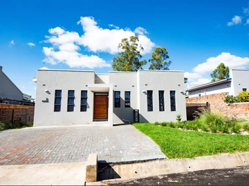Townhouse/Complex/Cluster For Sale in Greendale