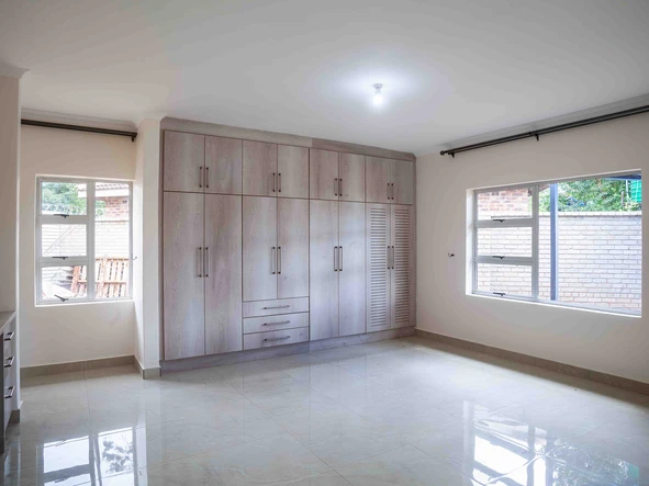 4 Bedroom Flat & Apartment